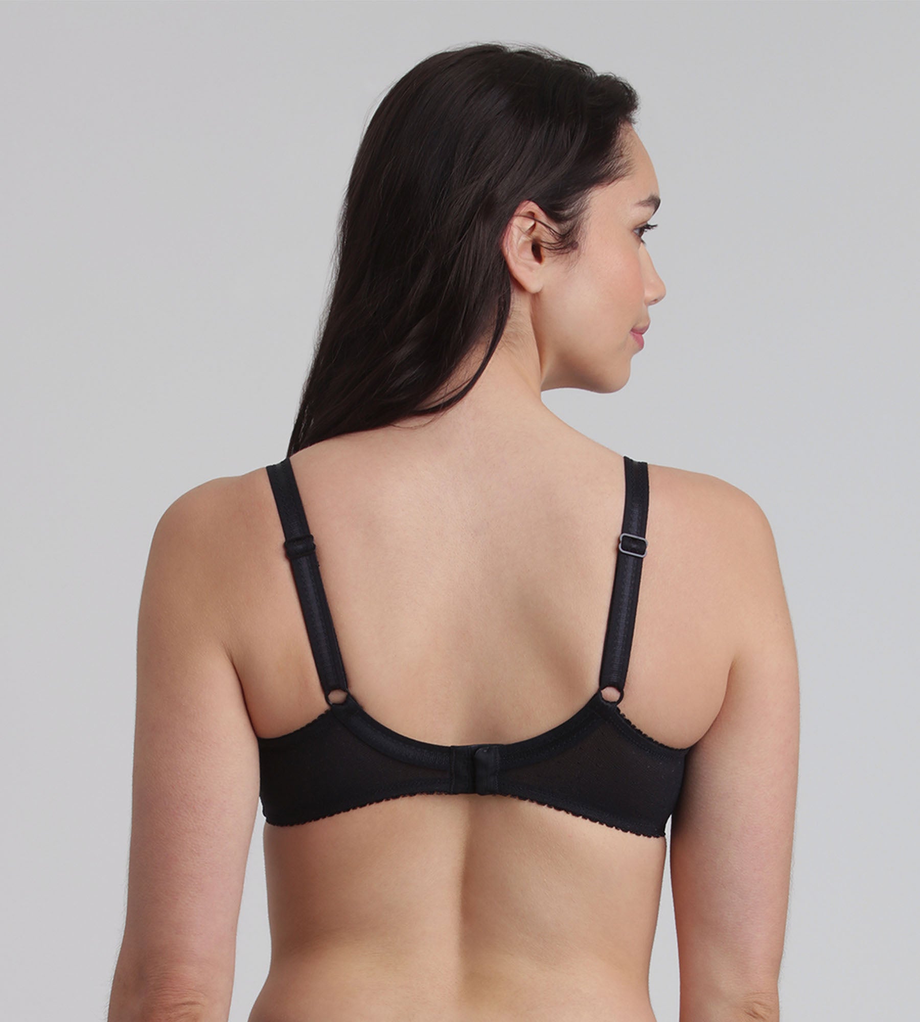 Playtex® Soutien-gorge emboîtant noir Cœur Croisé Microfibre