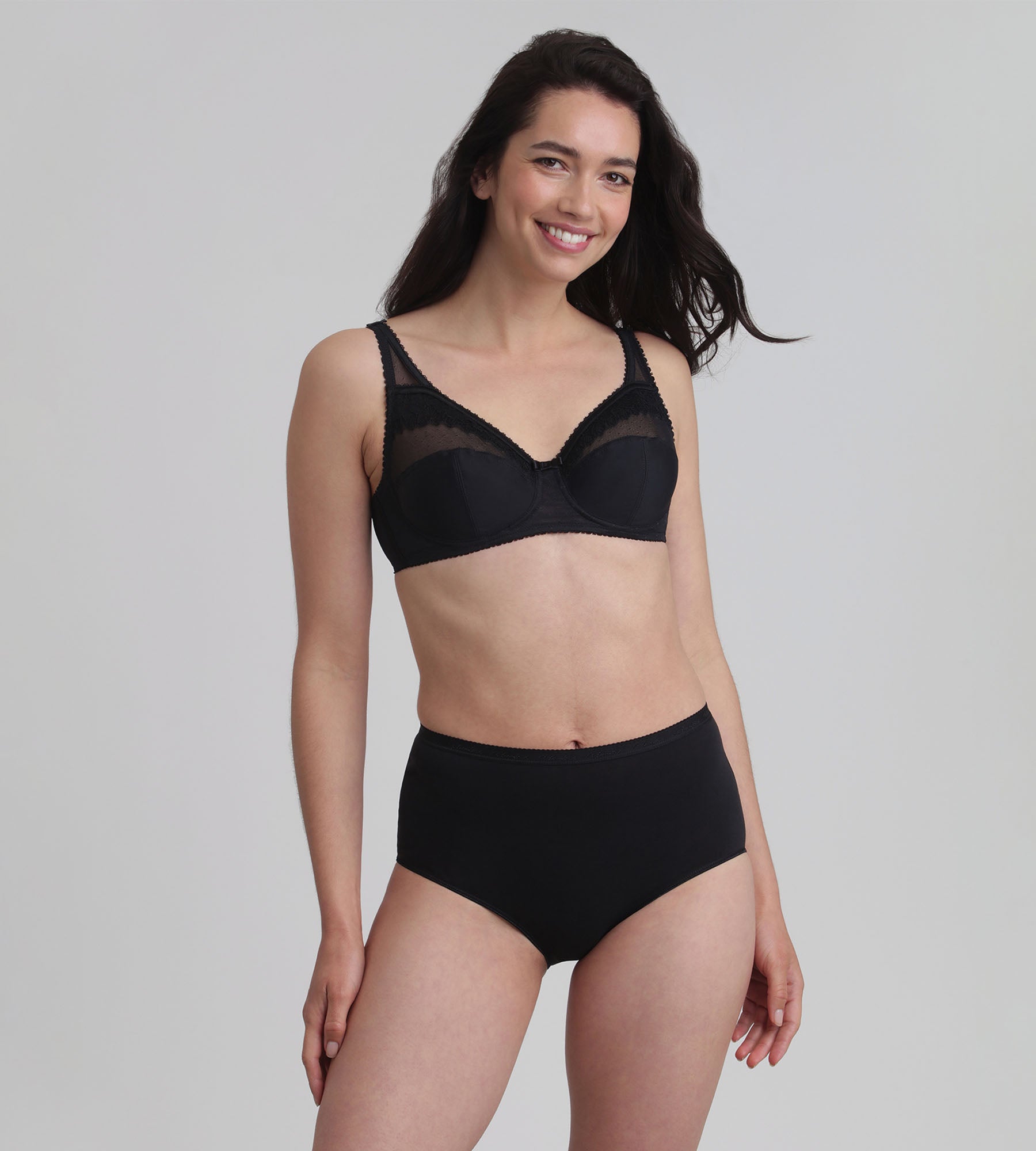Playtex® Soutien-gorge emboîtant noir Cœur Croisé Microfibre