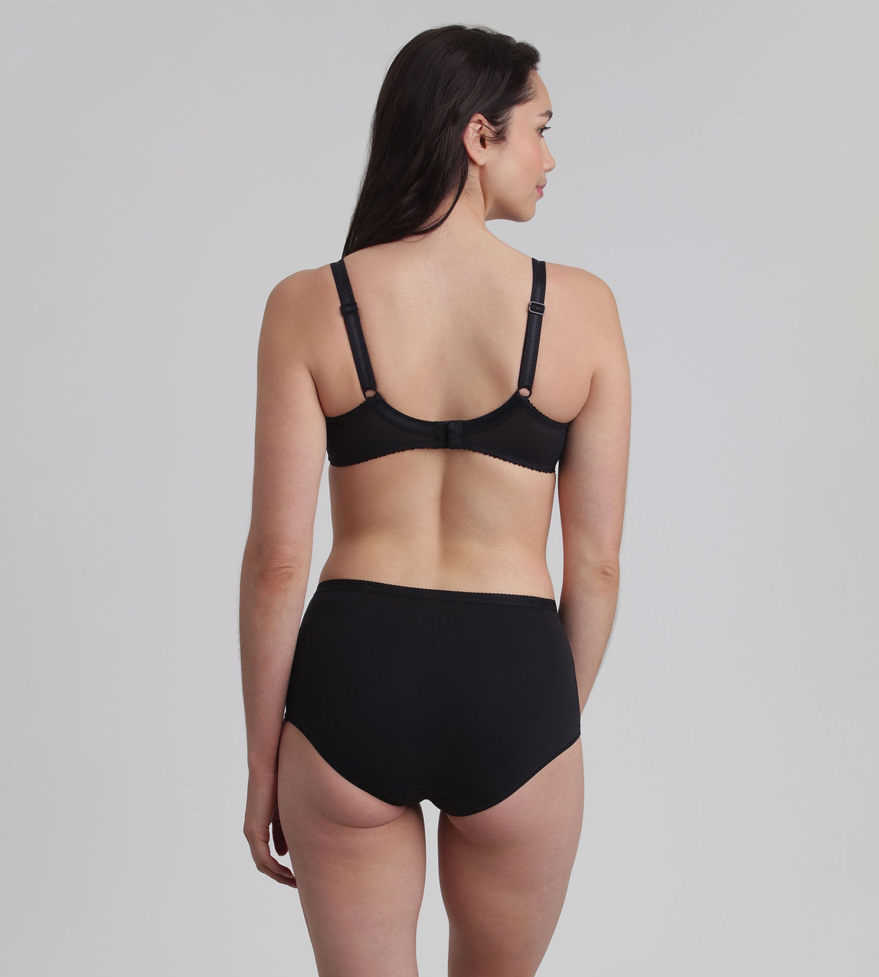 Playtex® Soutien-gorge emboîtant noir Cœur Croisé Microfibre