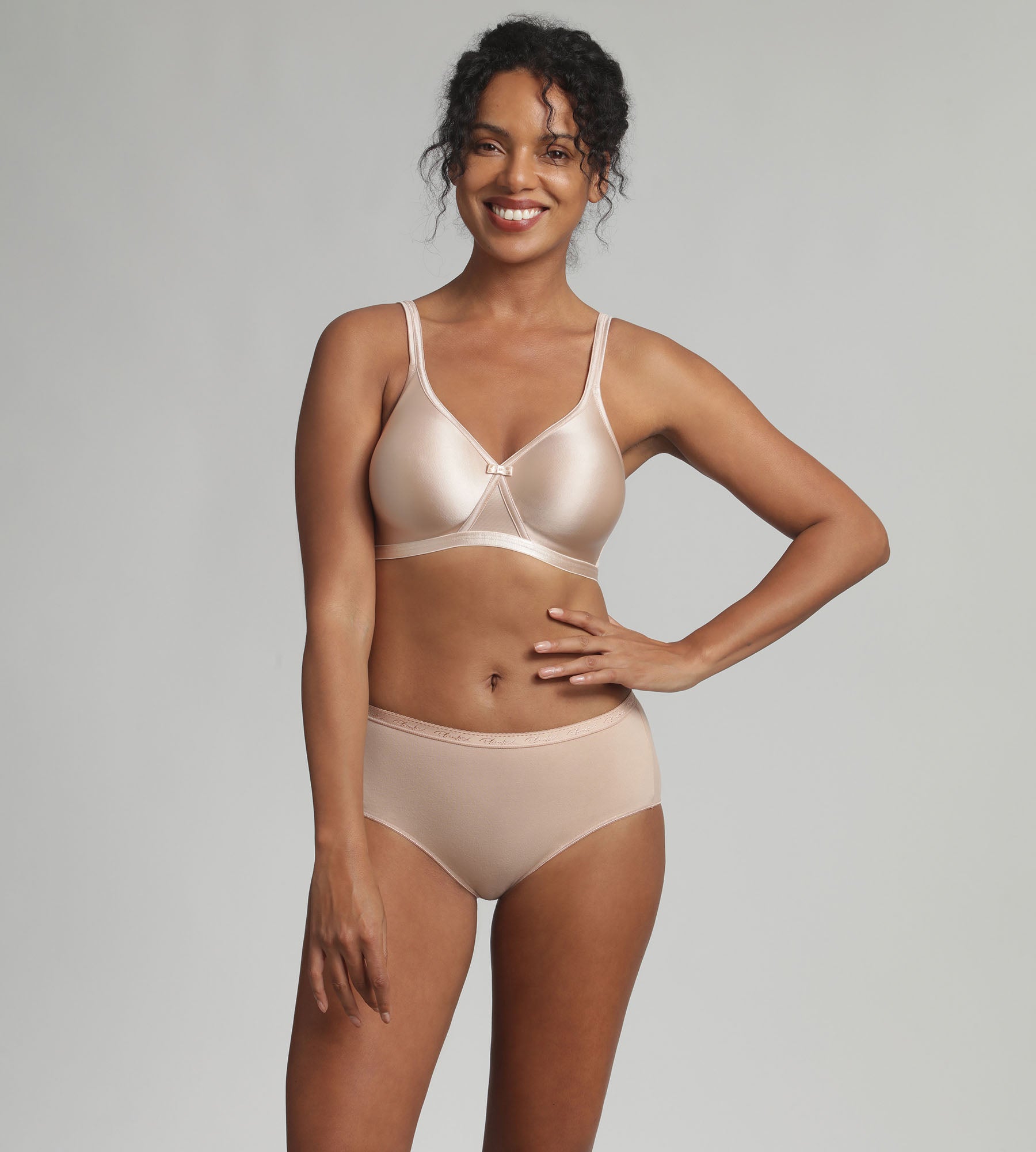 Playtex® Soutien-gorge sans armatures beige effet satiné Cœur Croisé Satiné