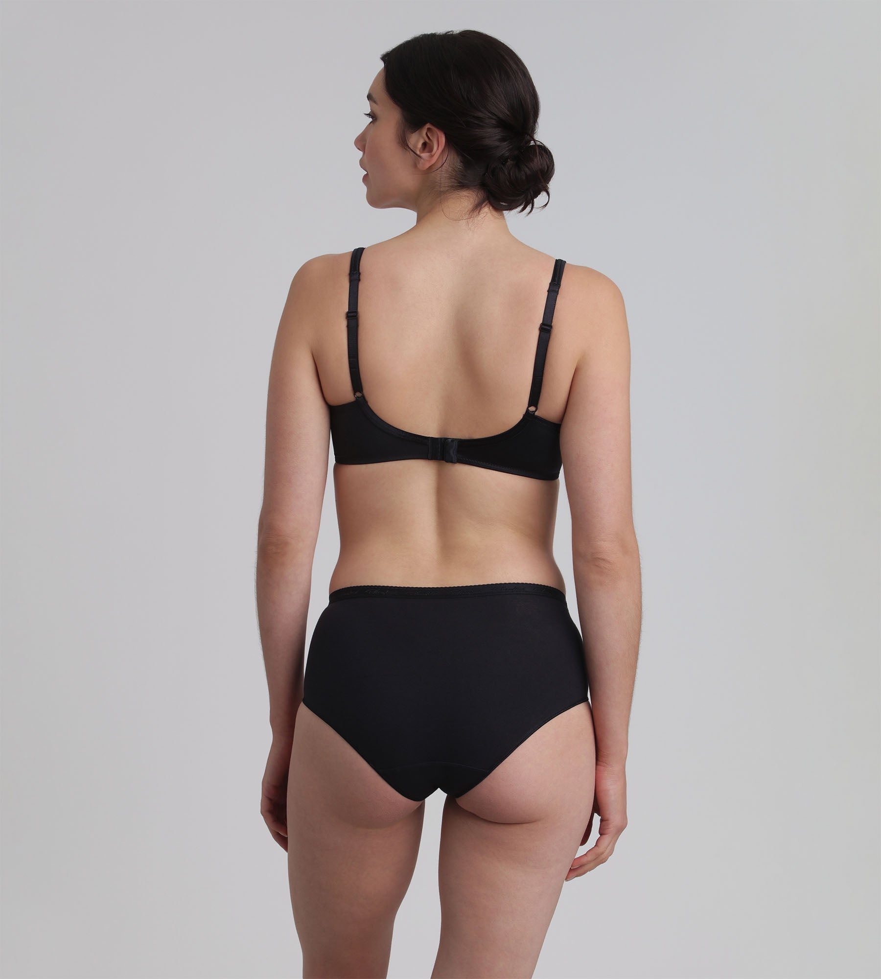 Playtex® Soutien-gorge avec armatures noir effet satiné Cœur Croisé Satiné